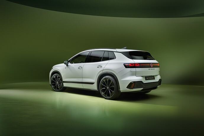 03_VW_ID4_R_Line_3_4_Heck