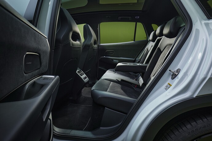07_VW_ID4_R_Line_Sitze_hinten