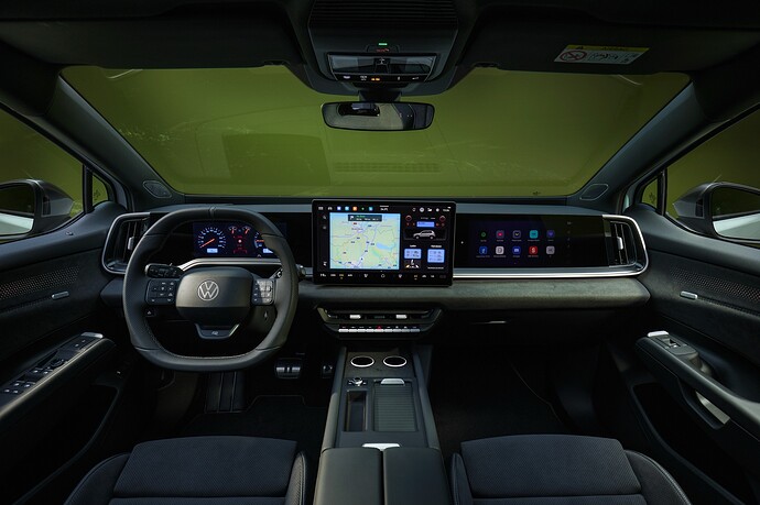 05_VW_ID4_R_Line_Interieur_zentral_DE
