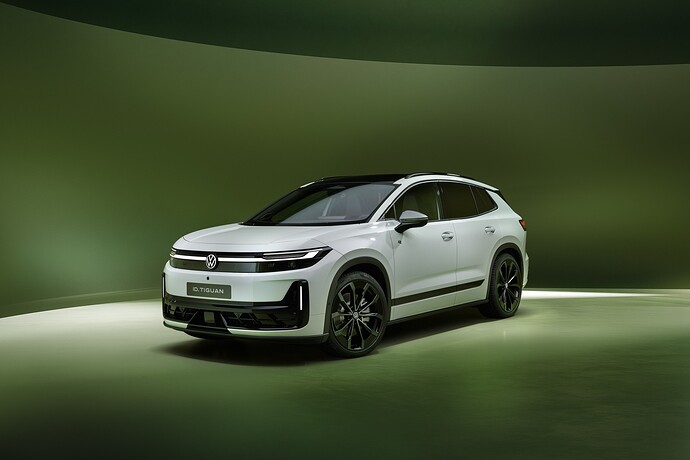 01_VW_ID4_R_Line_3_4_Front