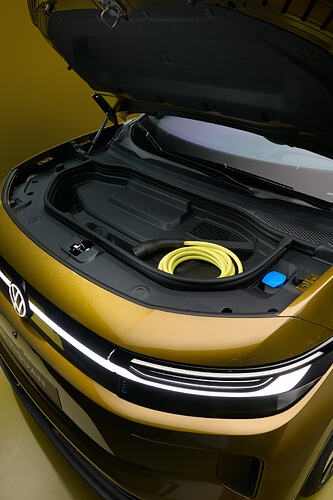 17_VW_ID4_Style_Detail_Frunk3
