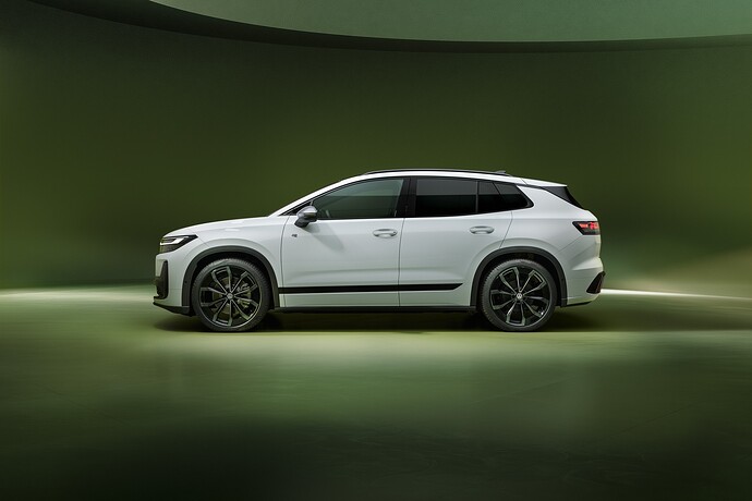 02_VW_ID4_R_Line_Seite